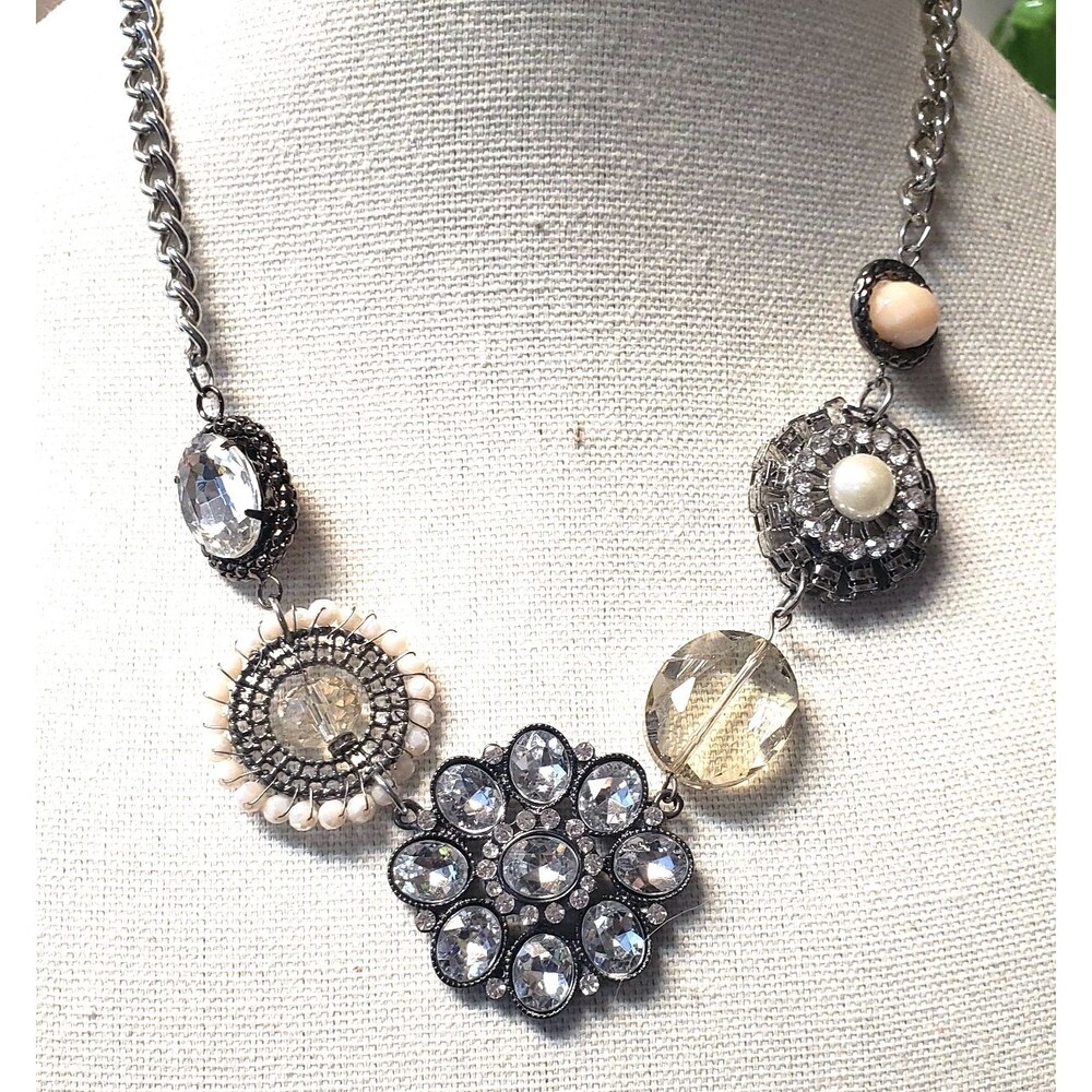 Vintage Simply Vera Wang Silver Tone Cut Crystal & Resin Statement 17" Necklace